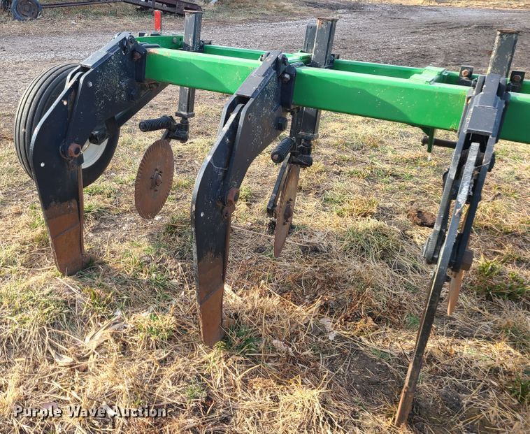 image for item GB9174 Unverferth Zone builder  in-line ripper