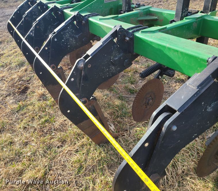 image for item GB9174 Unverferth Zone builder  in-line ripper