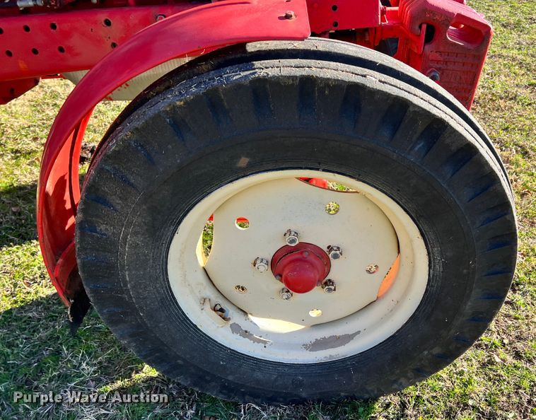 image for item ID9615 Belarus 805  tractor