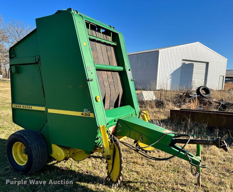 image for item ID9616 1988 John Deere 430  round baler