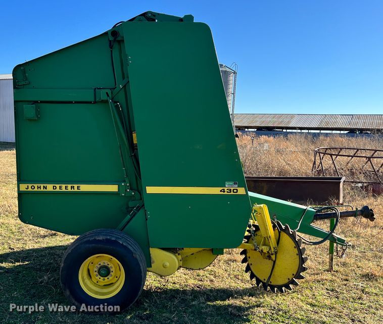 image for item ID9616 1988 John Deere 430  round baler