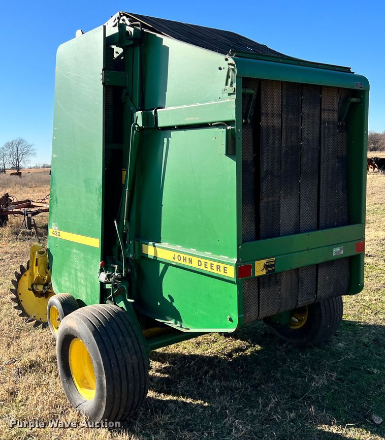 image for item ID9616 1988 John Deere 430  round baler