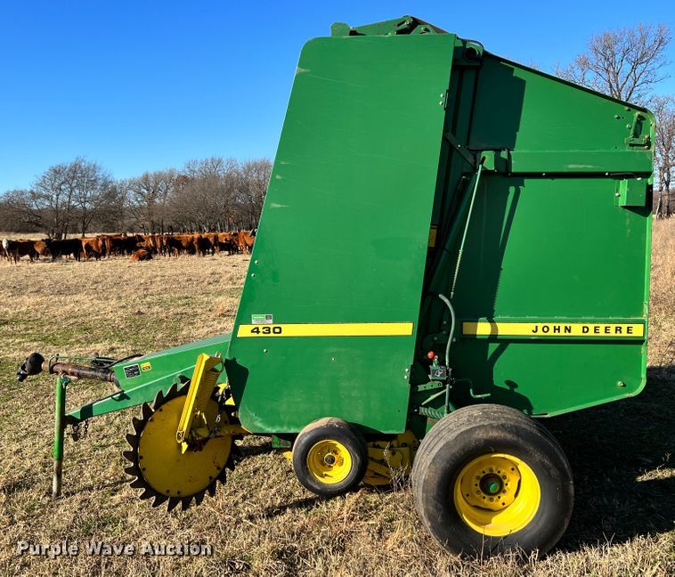 image for item ID9616 1988 John Deere 430  round baler