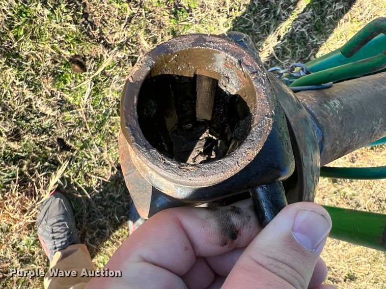 image for item ID9616 1988 John Deere 430  round baler