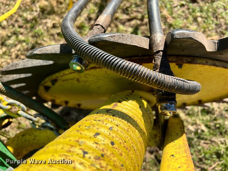 image for item ID9616 1988 John Deere 430  round baler