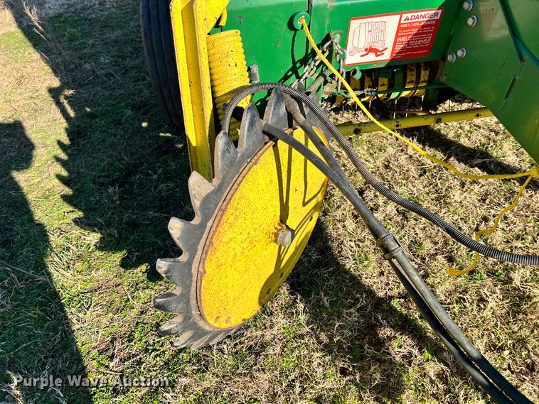 image for item ID9616 1988 John Deere 430  round baler