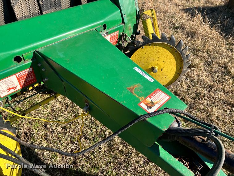 image for item ID9616 1988 John Deere 430  round baler