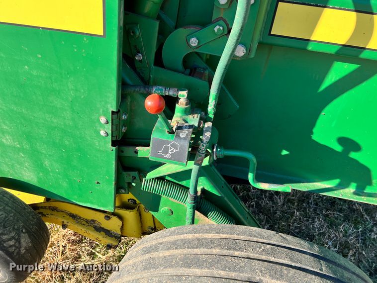 image for item ID9616 1988 John Deere 430  round baler