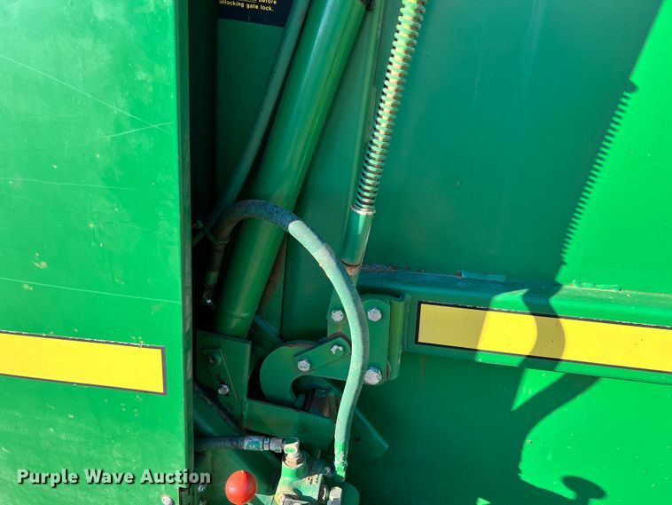 image for item ID9616 1988 John Deere 430  round baler