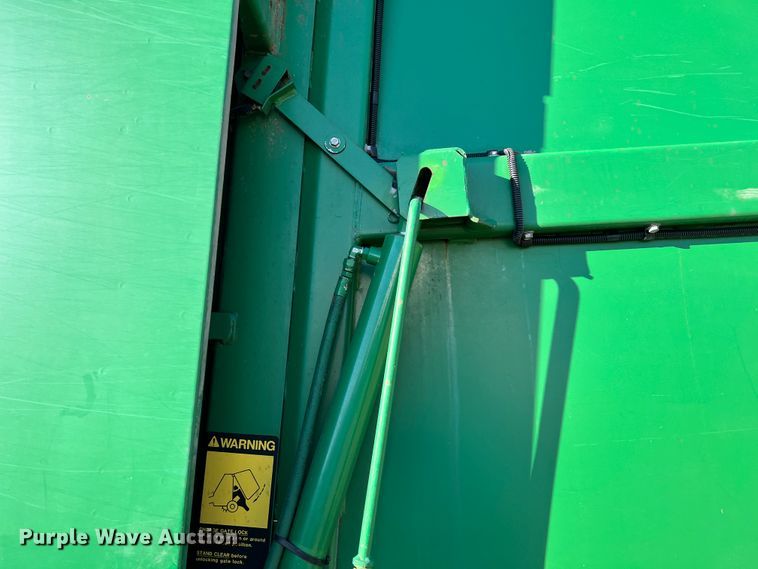 image for item ID9616 1988 John Deere 430  round baler