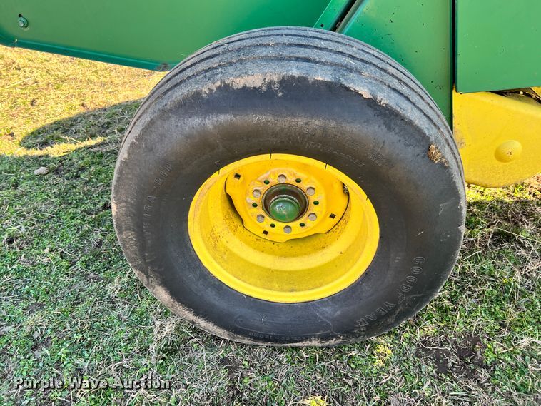 image for item ID9616 1988 John Deere 430  round baler