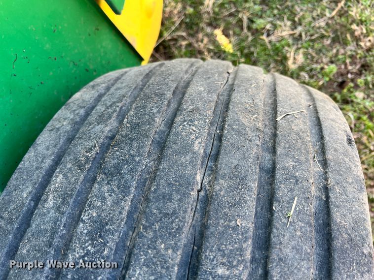 image for item ID9616 1988 John Deere 430  round baler