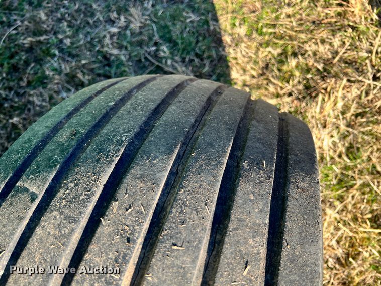 image for item ID9616 1988 John Deere 430  round baler