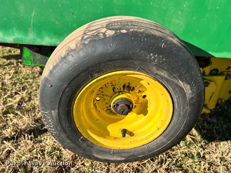 image for item ID9616 1988 John Deere 430  round baler