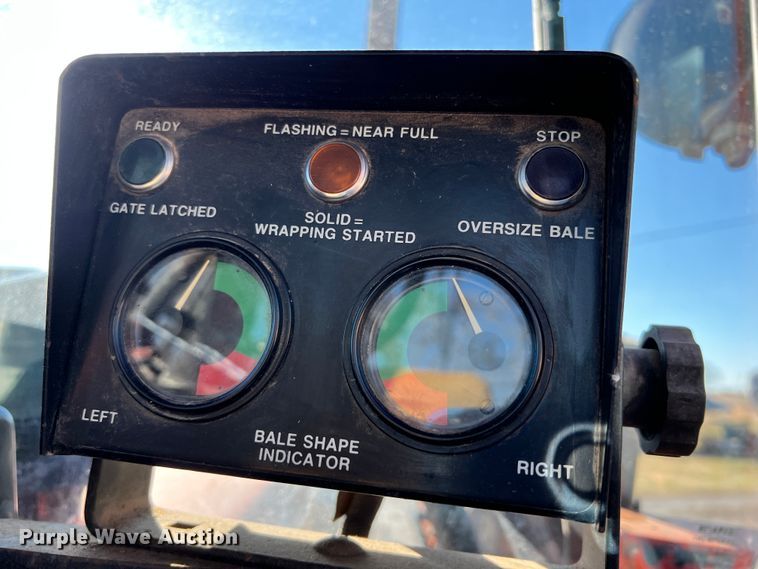 image for item ID9616 1988 John Deere 430  round baler