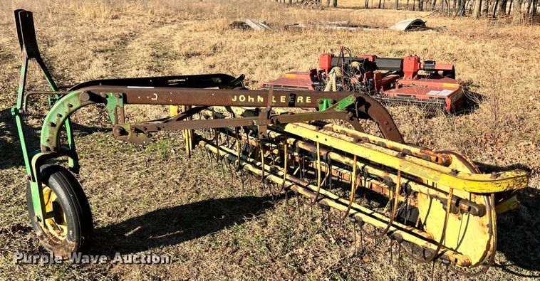 image for item ID9621 John Deere 640  hay rake