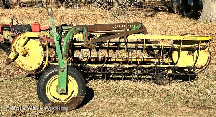 image for item ID9621 John Deere 640  hay rake
