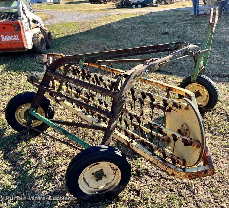 image for item ID9621 John Deere 640  hay rake