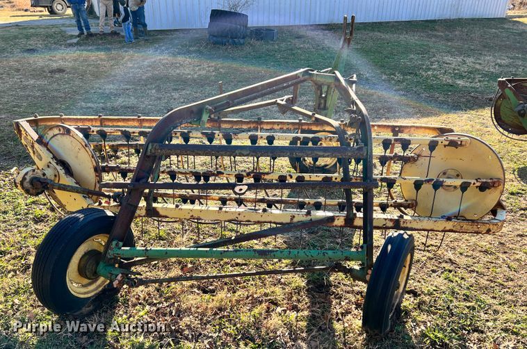 image for item ID9621 John Deere 640  hay rake