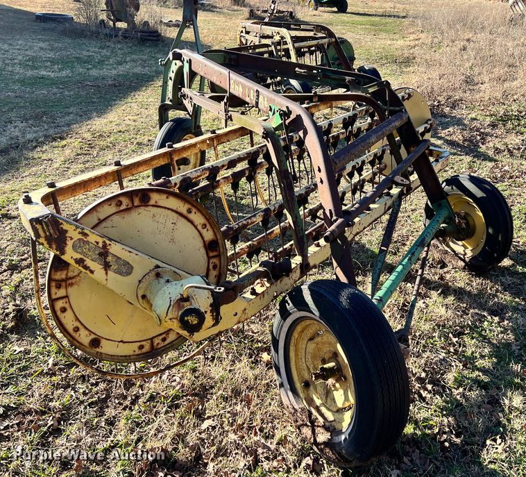 image for item ID9621 John Deere 640  hay rake