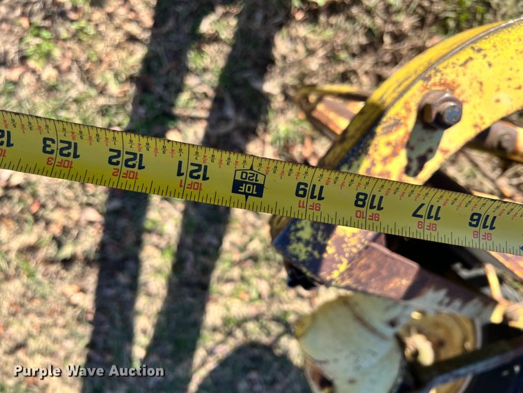 image for item ID9621 John Deere 640  hay rake