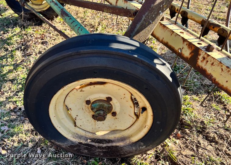 image for item ID9621 John Deere 640  hay rake