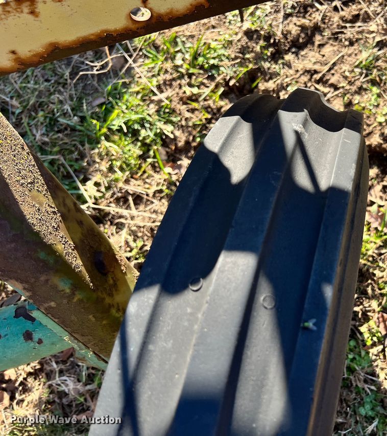 image for item ID9621 John Deere 640  hay rake