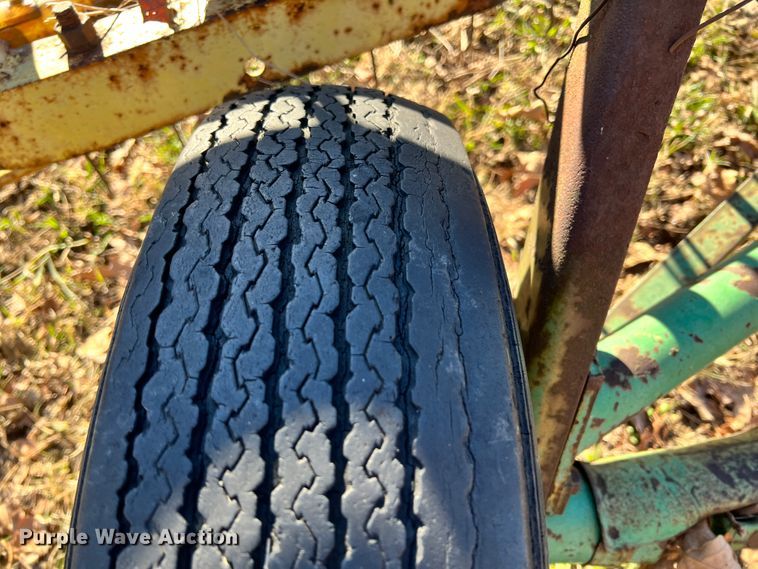 image for item ID9621 John Deere 640  hay rake