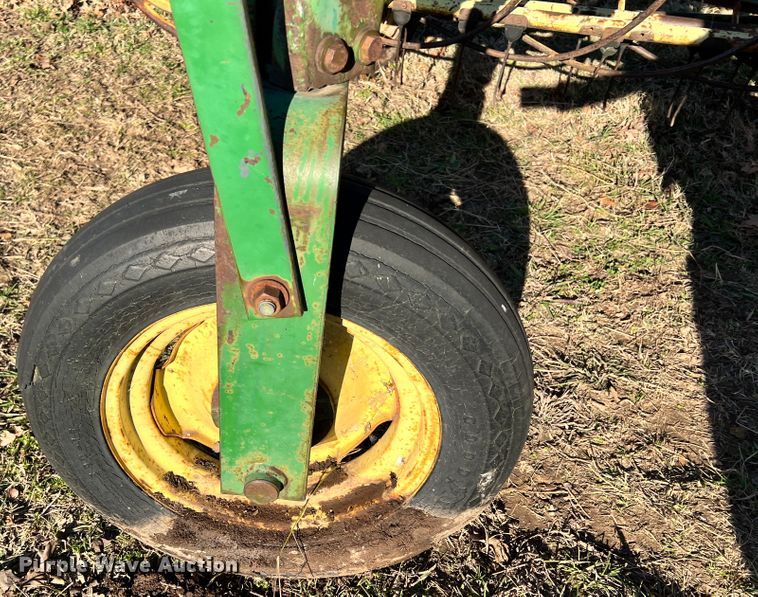 image for item ID9621 John Deere 640  hay rake