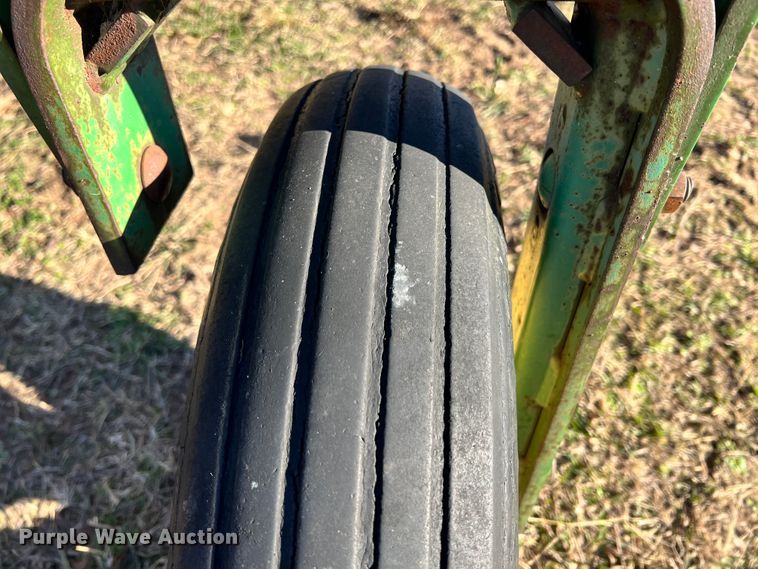 image for item ID9621 John Deere 640  hay rake