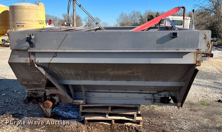 image for item ID9638 New Leader L4000G  spreader bed