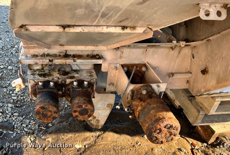 image for item ID9638 New Leader L4000G  spreader bed