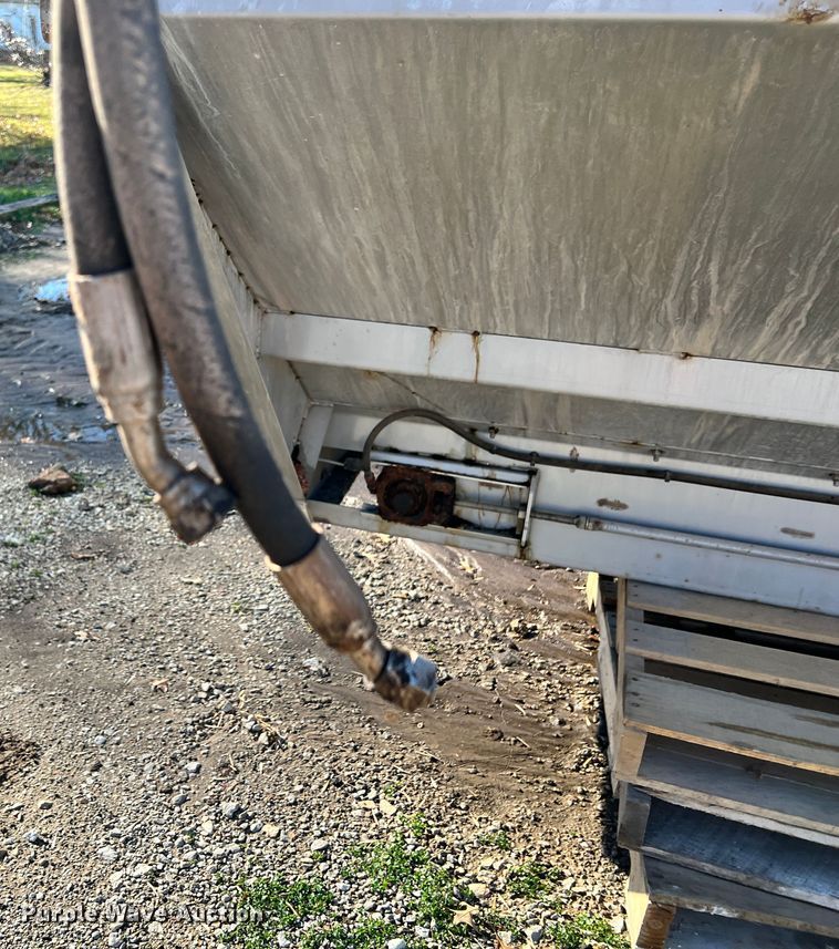 image for item ID9638 New Leader L4000G  spreader bed