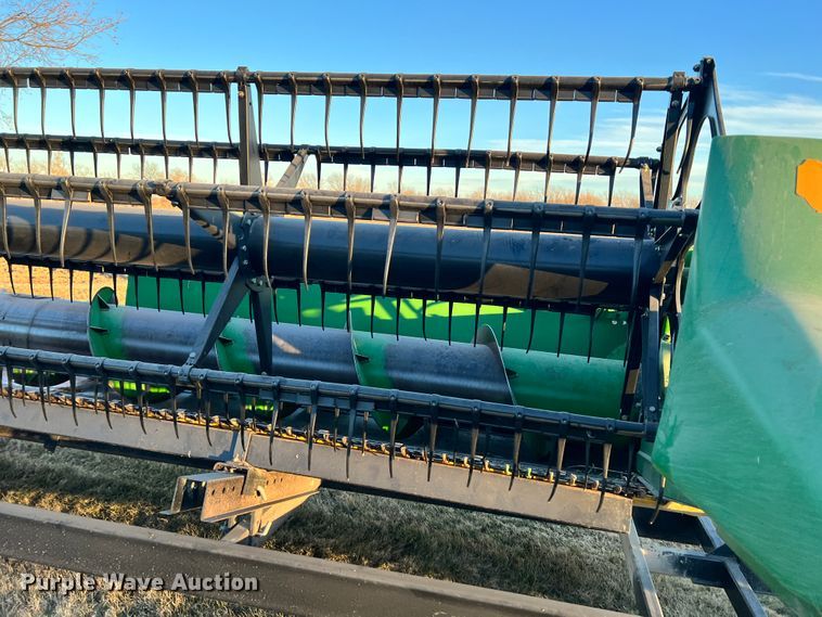 image for item ID9650 1998 John Deere 925  flex head