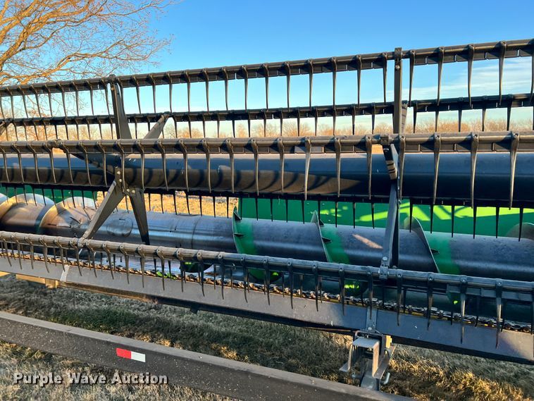 image for item ID9650 1998 John Deere 925  flex head