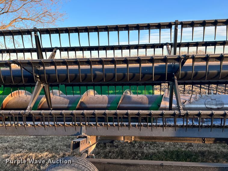 image for item ID9650 1998 John Deere 925  flex head