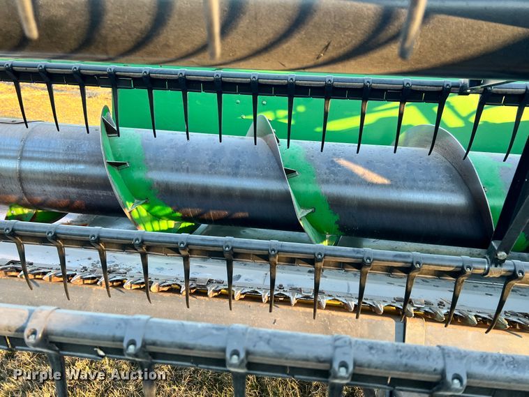 image for item ID9650 1998 John Deere 925  flex head