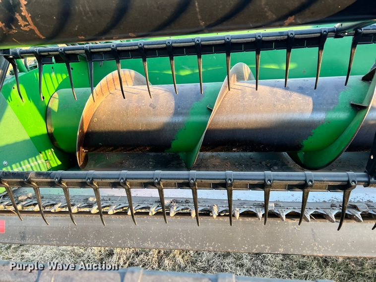 image for item ID9650 1998 John Deere 925  flex head