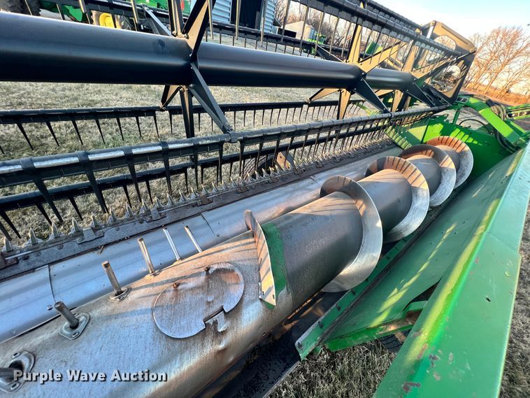 image for item ID9650 1998 John Deere 925  flex head