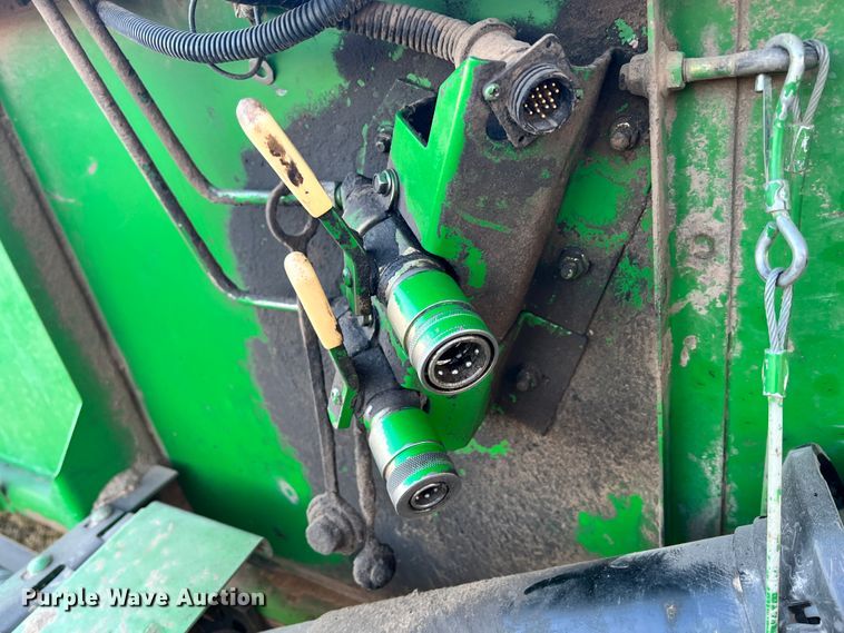 image for item ID9650 1998 John Deere 925  flex head
