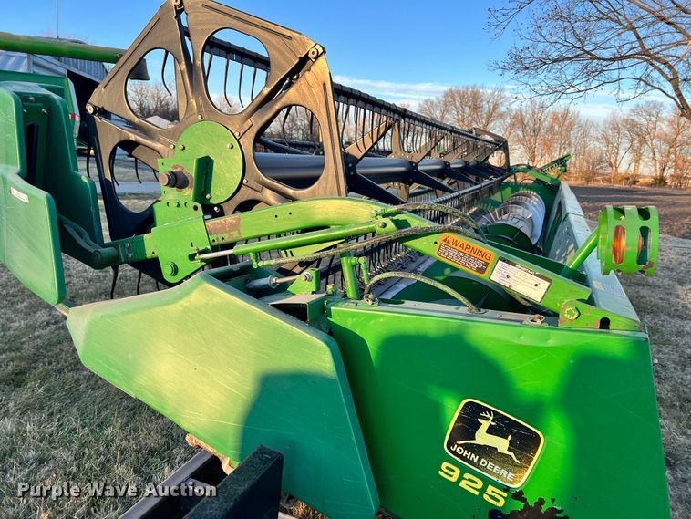 image for item ID9650 1998 John Deere 925  flex head