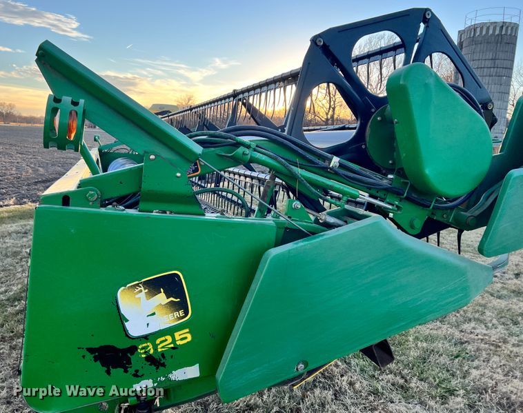 image for item ID9650 1998 John Deere 925  flex head