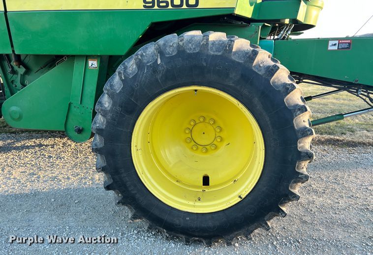 image for item ID9651 1996 John Deere 9600  RWA combine