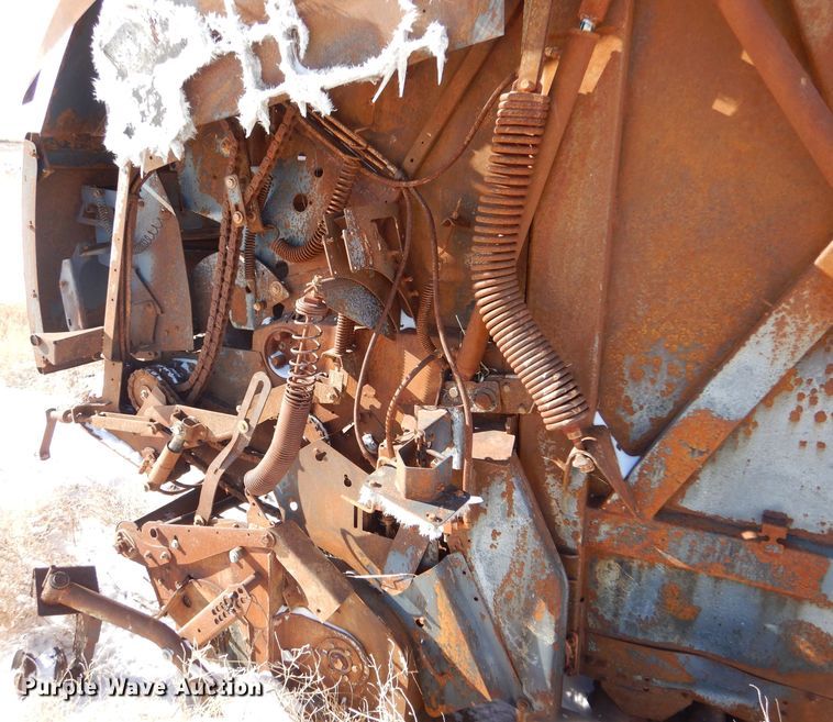 image for item IE9525 2014 New Holland RB560  round baler