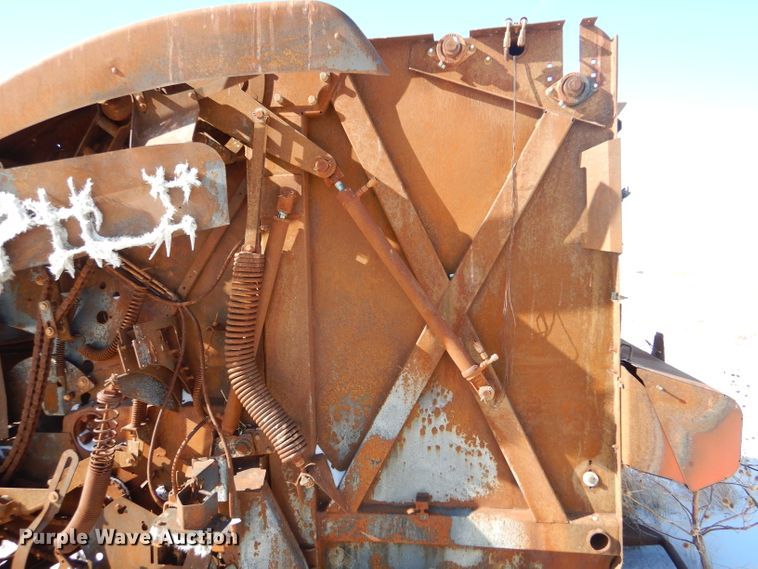 image for item IE9525 2014 New Holland RB560  round baler