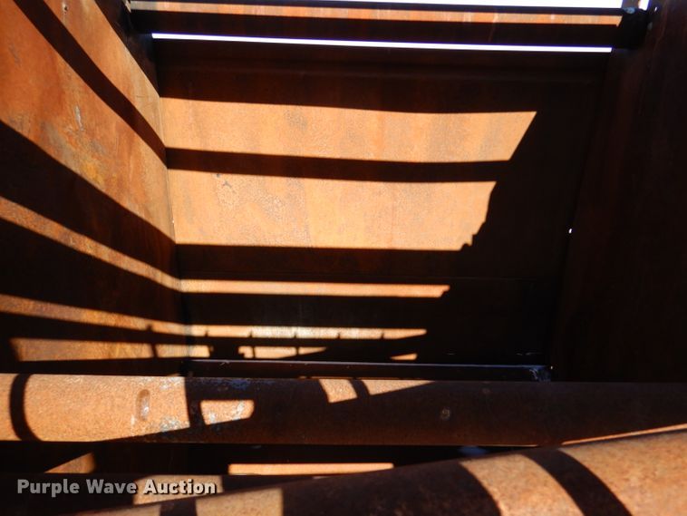 image for item IE9525 2014 New Holland RB560  round baler