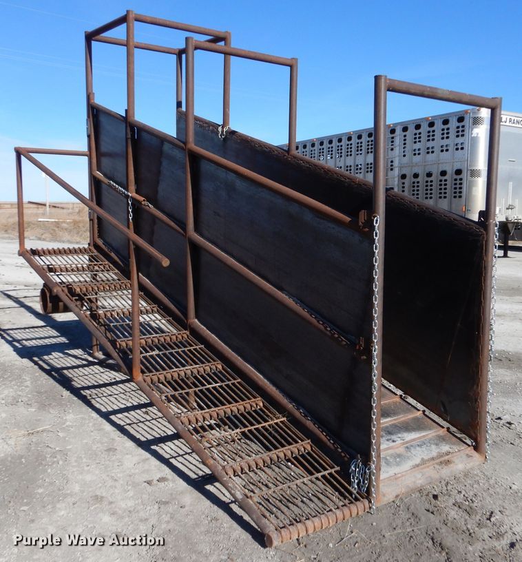 image for item IE9546 2022 LJ Manufacturing  livestock loading chute