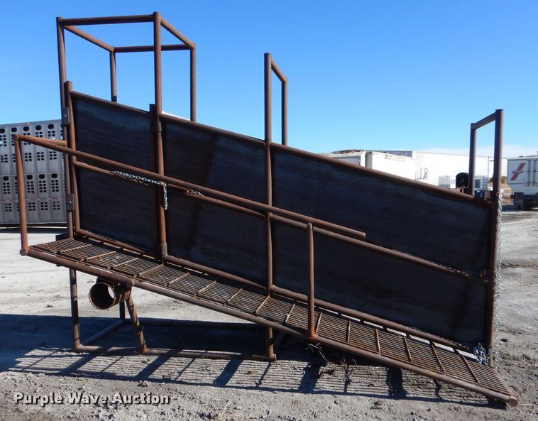 image for item IE9546 2022 LJ Manufacturing  livestock loading chute
