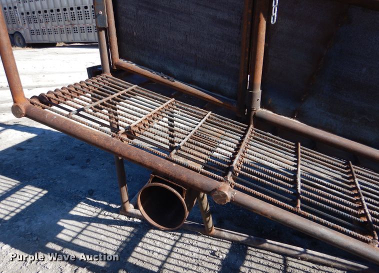 image for item IE9546 2022 LJ Manufacturing  livestock loading chute