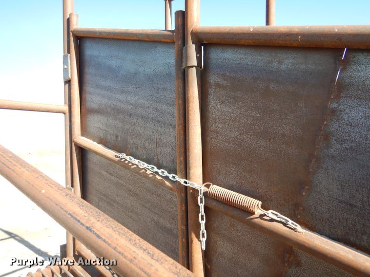 image for item IE9546 2022 LJ Manufacturing  livestock loading chute